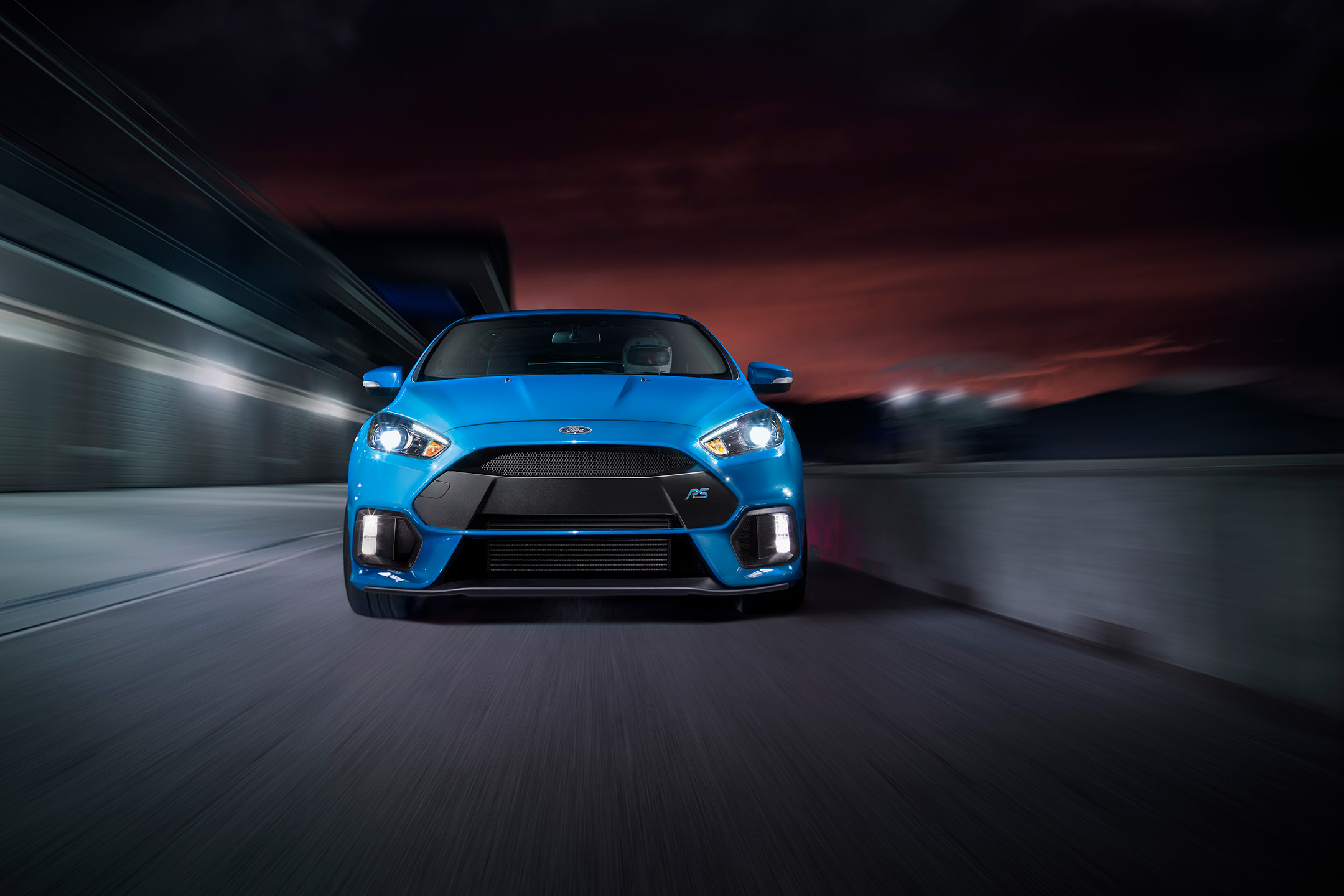 16_FRD_FCS_100100_RS_NhtFrnt_Driving