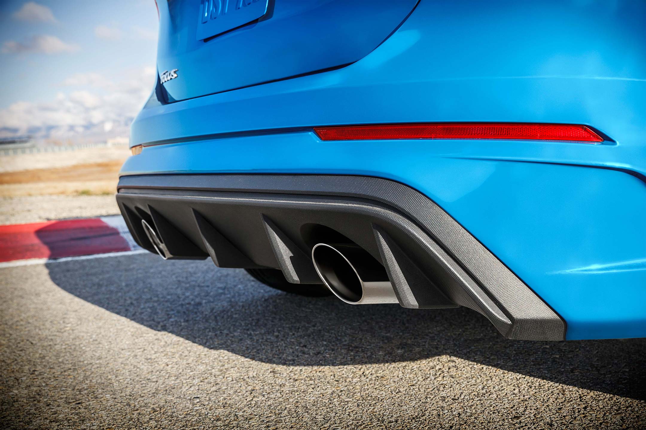 18_FRD_FCS_100085_RS_TailPipe_v1